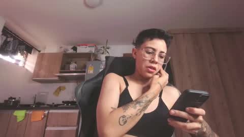 Snapshot of eva_monwalker chatting on May 2026 12:44:01 PM Eva cute online show from May 2026 12:44:01 PM
