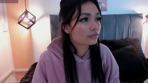 Eva   Emily online show from September 2025 11:48:01 AM