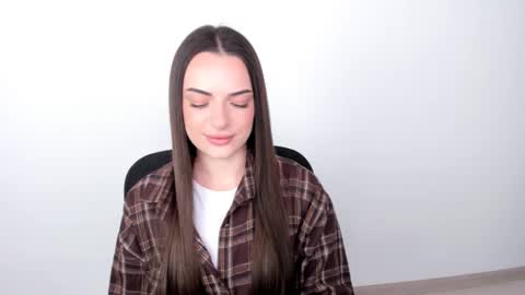 Snapshot of eva_rossee_ chatting on February 2025 02:04:01 PM Eva online show from February 2025 02:04:01 PM