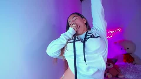 Snapshot of eva_shinee_ chatting on February 2025 10:29:02 AM Eva Shinee online show from February 2025 10:29:02 AM