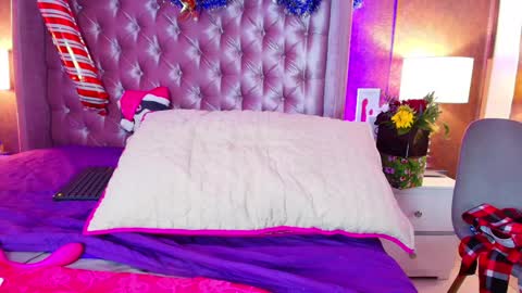 Snapshot of evaa_cloee chatting on December 2024 03:54:02 AM EVA CLOEE online show from December 2024 03:54:02 AM