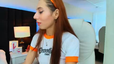 Snapshot of evaa_cloee chatting on September 2025 03:50:02 AM EVA CLOEE online show from September 2025 03:50:02 AM