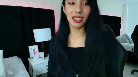 Snapshot of evaa_cloee chatting on September 2025 04:49:01 AM EVA CLOEE online show from September 2025 04:49:01 AM