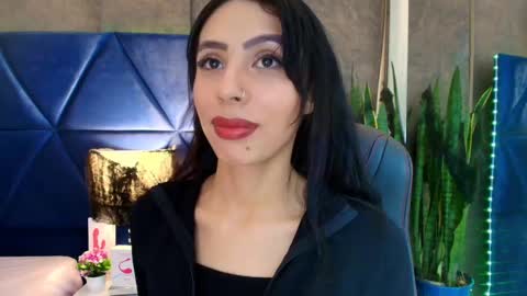 Snapshot of evaa_cloee chatting on October 2025 04:13:01 AM EVA CLOEE online show from October 2025 04:13:01 AM