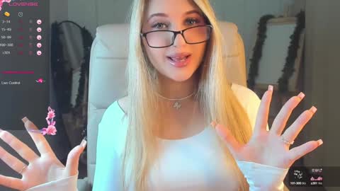 Eva  online show from December 2024 02:39:01 AM