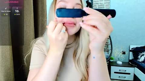 Eva  online show from September 2025 02:00:02 AM