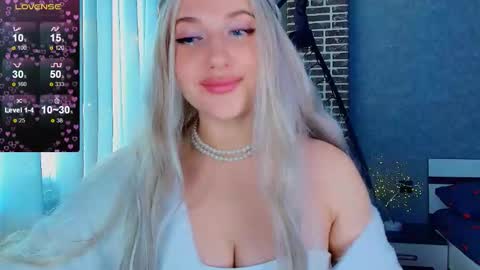 Eva  online show from November 2025 07:43:02 AM