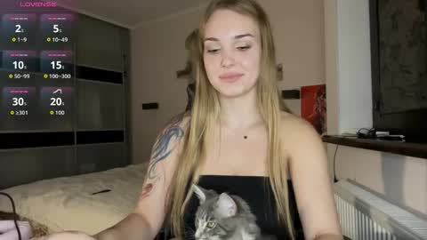 evacarter1 online show from October 2025 05:32:02 PM