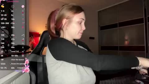 evacarter1 online show from November 2025 01:48:01 PM