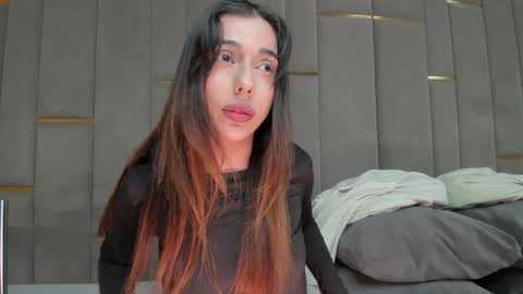 Snapshot of evalims chatting on December 2025 03:42:01 PM EVA online show from December 2025 03:42:01 PM