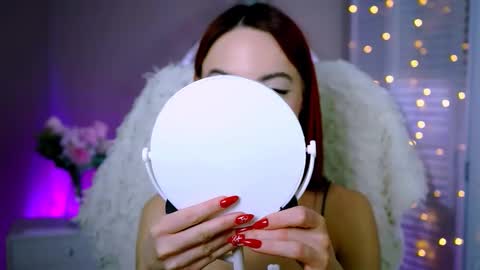 Eva  online show from November 2025 12:48:02 PM