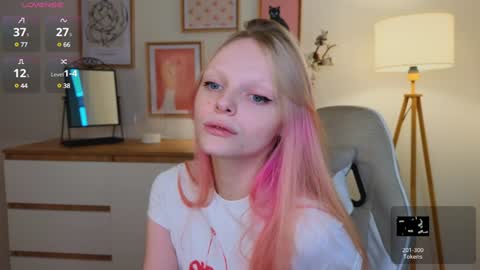 Snapshot of evangel1ne chatting on December 2024 09:29:02 AM evangel1ne online show from December 2024 09:29:02 AM