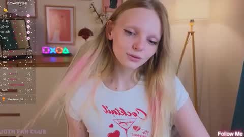 Snapshot of evangel1ne chatting on September 2025 09:37:01 PM evangel1ne online show from September 2025 09:37:01 PM