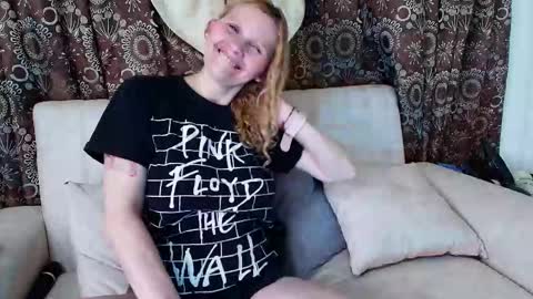 Snapshot of evangelyne_rose chatting on November 2025 08:22:01 PM Evangelyne online show from November 2025 08:22:01 PM