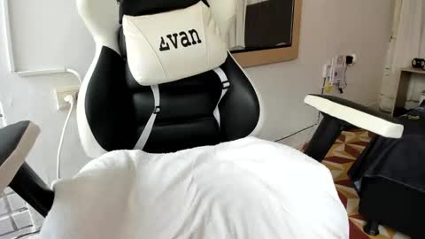 Snapshot of evans_king chatting on March 2025 06:33:02 PM Evan online show from March 2025 06:33:02 PM