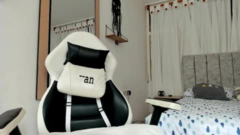 Snapshot of evans_king chatting on November 2025 02:07:02 PM Evan online show from November 2025 02:07:02 PM