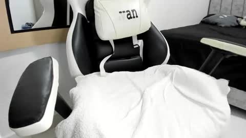 Snapshot of evans_king chatting on March 2026 02:11:02 PM Evan online show from March 2026 02:11:02 PM