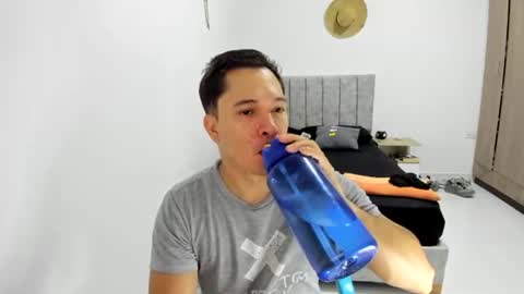 Snapshot of evanss_king chatting on July 2026 02:46:02 PM Mateo and Valerio online show from July 2026 02:46:02 PM