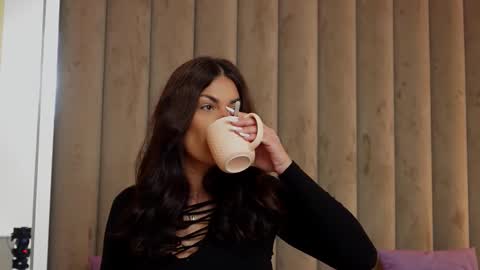 EvaRhea online show from September 2025 02:58:02 AM