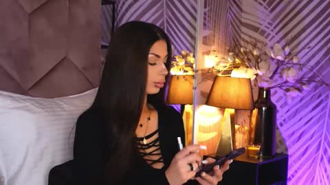 Snapshot of evarhea chatting on December 2025 03:45:02 AM EvaRhea online show from December 2025 03:45:02 AM