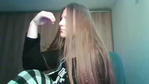 evasapples2026 online show from April 2026 03:18:02 PM