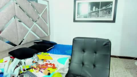 Eva And Emmanuel online show from March 2026 01:04:01 PM