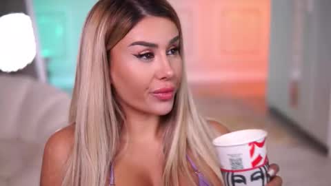 Eva online show from November 2025 08:31:01 PM