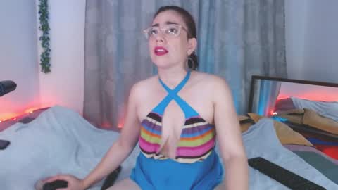 Snapshot of eve_blue77 chatting on December 2024 04:36:02 AM Eve Blue friends. IG eve blue77 TW EveBlue 1 OF eveblue7 online show from December 2024 04:36:02 AM