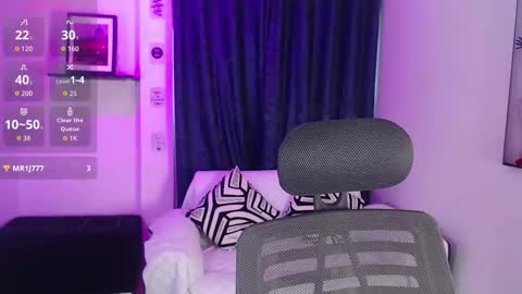 Evee online show from December 2025 06:50:01 PM