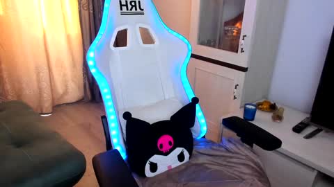 eveeevian online show from January 2025 01:06:02 PM