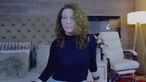 EveHamilton online show from January 2025 07:40:01 PM