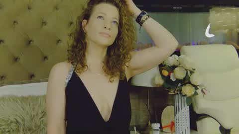 EveHamilton online show from January 2025 08:21:01 PM