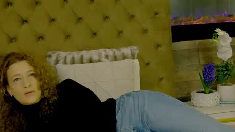 EveHamilton online show from February 2026 08:30:01 PM