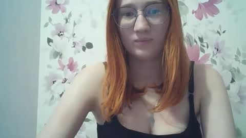 Snapshot of eveliina_shy chatting on April 2026 02:58:01 PM Evelina online show from April 2026 02:58:01 PM