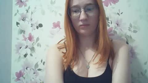 Snapshot of eveliina_shy chatting on April 2026 09:21:02 AM Evelina online show from April 2026 09:21:02 AM
