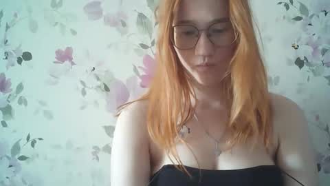 Snapshot of eveliina_shy chatting on April 2026 01:40:01 PM Evelina online show from April 2026 01:40:01 PM