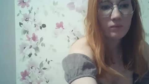 Snapshot of eveliina_shy chatting on April 2026 03:44:01 PM Evelina online show from April 2026 03:44:01 PM