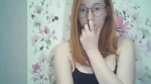 Snapshot of eveliina_shy chatting on April 2026 04:08:01 PM Evelina online show from April 2026 04:08:01 PM