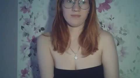 Snapshot of eveliina_shy chatting on April 2026 01:48:02 PM Evelina online show from April 2026 01:48:02 PM