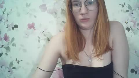 Snapshot of eveliina_shy chatting on April 2026 05:30:01 PM Evelina online show from April 2026 05:30:01 PM