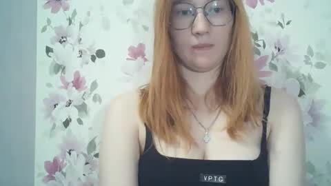 Snapshot of eveliina_shy chatting on April 2026 07:36:01 AM Evelina online show from April 2026 07:36:01 AM