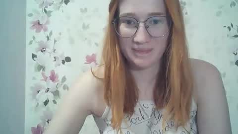Snapshot of eveliina_shy chatting on May 2026 04:45:01 PM Evelina online show from May 2026 04:45:01 PM