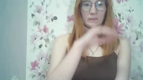 Snapshot of eveliina_shy chatting on May 2026 04:01:02 PM Evelina online show from May 2026 04:01:02 PM