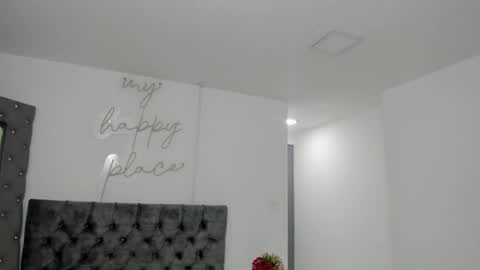 evelin__thompsson online show from April 2026 04:03:02 AM
