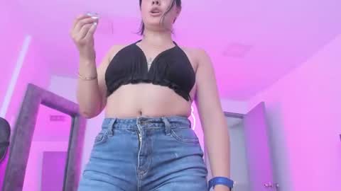 evelin__thompsson online show from July 2026 03:15:02 AM