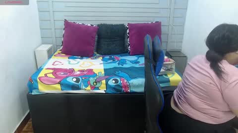 evelin zaens online show from February 2025 03:44:02 AM