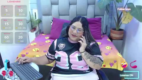 Snapshot of evelin_zaens chatting on April 2026 05:02:02 AM evelin zaens online show from April 2026 05:02:02 AM