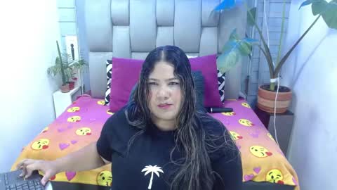 Snapshot of evelin_zaens chatting on April 2026 03:41:01 AM evelin zaens online show from April 2026 03:41:01 AM