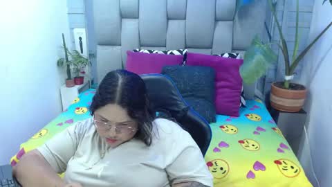 Snapshot of evelin_zaens chatting on April 2026 04:59:02 AM evelin zaens online show from April 2026 04:59:02 AM