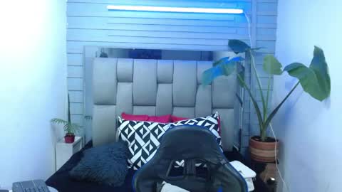 Snapshot of evelin_zaens chatting on April 2026 04:06:01 AM evelin zaens online show from April 2026 04:06:01 AM